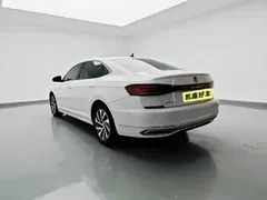 2022 Volkswagen Passat 430PHEV Luxury, белый — фото 6