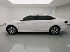 2022 Volkswagen Passat 430PHEV Luxury, белый — фото 11