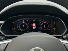 2022 Volkswagen Passat 430PHEV Luxury, белый — фото 12