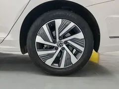 2022 Volkswagen Passat 430PHEV Luxury, белый — фото 14