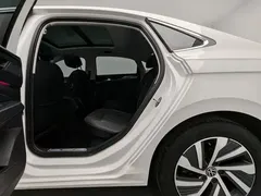 2022 Volkswagen Passat 430PHEV Luxury, белый — фото 16