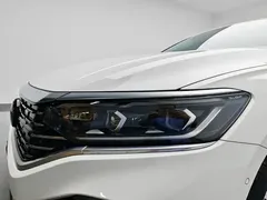 2022 Volkswagen Passat 430PHEV Luxury, белый — фото 18
