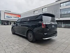 2024 Zeekr 009 6-Seat Executive 4WD 108kWh, зелёный — фото 10