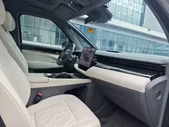 2024 Zeekr 009 6-Seat Executive 4WD 108kWh, зелёный — фото 20