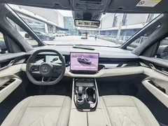 2024 Zeekr 009 6-Seat Executive 4WD 108kWh, зелёный — фото 23