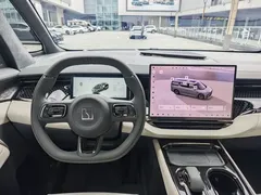 2024 Zeekr 009 6-Seat Executive 4WD 108kWh, зелёный — фото 26