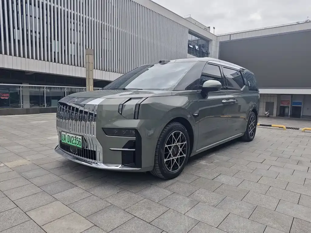 2024 Zeekr 009 6-Seat Executive 4WD 108kWh