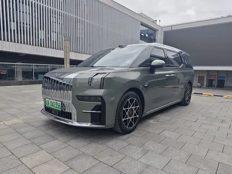 2024 Zeekr 009 6-Seat Executive 4WD 108kWh
