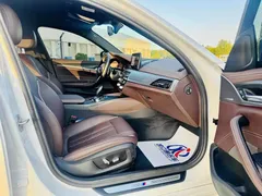 2023 BMW 5 Series 530Li Leading M Sport Package, белый — фото 7