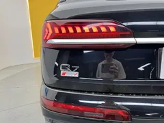 2023 Audi Q7 55 TFSI quattro S line, чёрный — фото 6