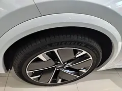 2025 Li Auto L7 Ultra, белый — фото 23