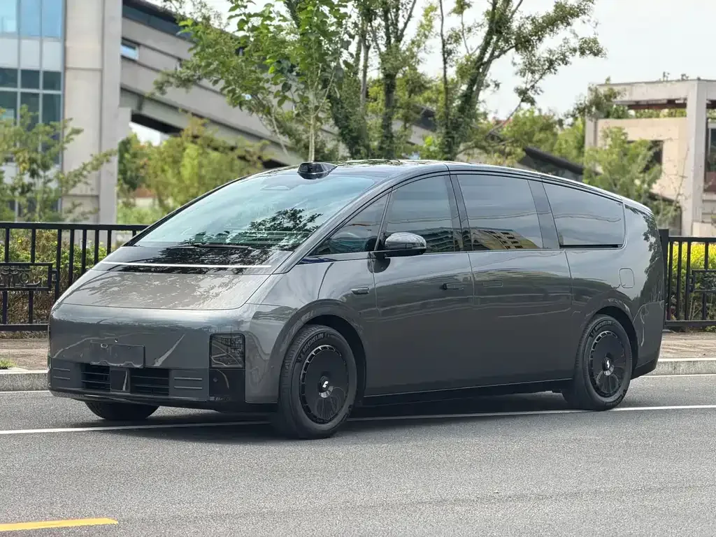 2024 Li Auto MEGA Ultra