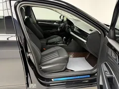 2022 Volkswagen Passat 430PHEV Hybrid, чёрный — фото 10