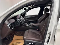 2021 BMW 5 Series 5 530Li xDrive M, белый — фото 8