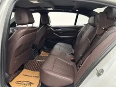 2021 BMW 5 Series 5 530Li xDrive M, белый — фото 9