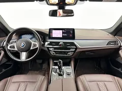 2021 BMW 5 Series 5 530Li xDrive M, белый — фото 10