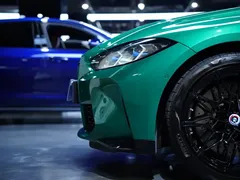 2023 BMW M3, зелёный — фото 7