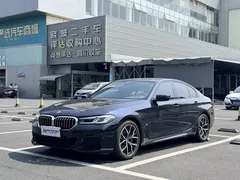 2022 BMW 5 Series 5 530i M, чёрный — фото 1