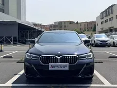 2022 BMW 5 Series 5 530i M, чёрный — фото 2