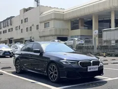 2022 BMW 5 Series 5 530i M, чёрный — фото 3