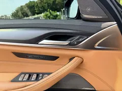 2022 BMW 5 Series 5 530i M, чёрный — фото 4