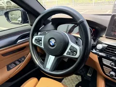 2022 BMW 5 Series 5 530i M, чёрный — фото 7