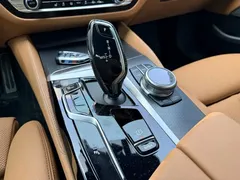 2022 BMW 5 Series 5 530i M, чёрный — фото 8