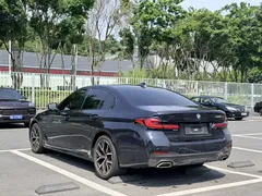 2022 BMW 5 Series 5 530i M, чёрный — фото 17