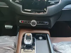 2023 Volvo XC90 B6 Luxury 7, чёрный — фото 8