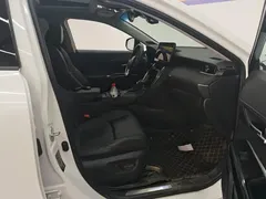 2023 Toyota Venza 2.0L CVT 2WD Premium, белый — фото 8