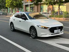 2021 Mazda 3 2.0L AT, белый — фото 3