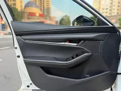 2021 Mazda 3 2.0L AT, белый — фото 7