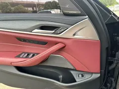 2021 BMW 5 Series 5 530Li M, чёрный — фото 13