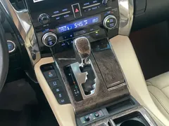 2020 Toyota Vellfire Hybrid 2.5L HV Premium, белый — фото 11