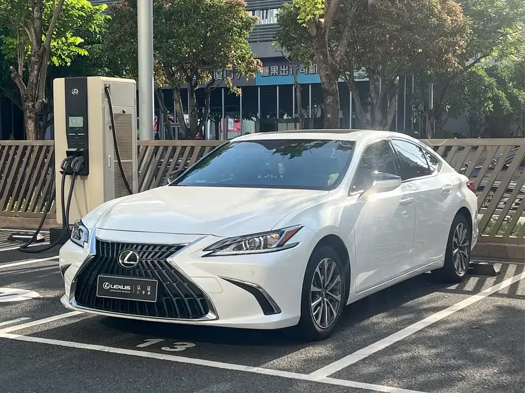 2021 Lexus ES 200