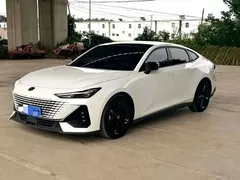 2023 Changan UNI-V 1.5T, белый — фото 1