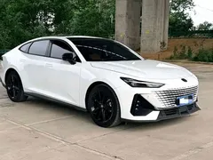 2023 Changan UNI-V 1.5T, белый — фото 3