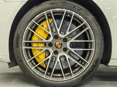 2023 Porsche Panamera Turbo S 4.0T, белый — фото 11