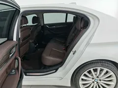 2022 BMW 5 Series 5 530Li, белый — фото 16