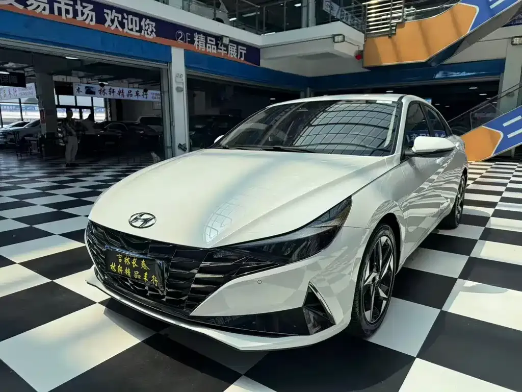 2022 Hyundai Elantra 1.5L CVT LUX Premium