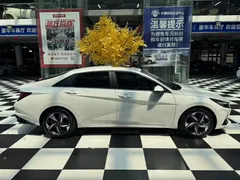 2022 Hyundai Elantra 1.5L CVT LUX Premium, белый — фото 6