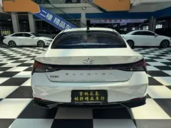 2022 Hyundai Elantra 1.5L CVT LUX Premium, белый — фото 8