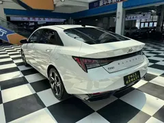 2022 Hyundai Elantra 1.5L CVT LUX Premium, белый — фото 9
