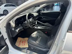 2022 Hyundai Elantra 1.5L CVT LUX Premium, белый — фото 12