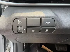 2022 Hyundai Elantra 1.5L CVT LUX Premium, белый — фото 16