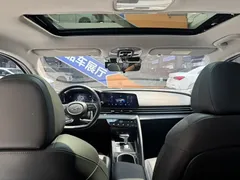 2022 Hyundai Elantra 1.5L CVT LUX Premium, белый — фото 21