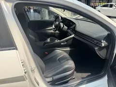 2022 Hyundai Elantra 1.5L CVT LUX Premium, белый — фото 22