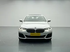2023 BMW 5 Series 5 530Li M, белый — фото 2