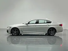 2023 BMW 5 Series 5 530Li M, белый — фото 3