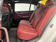 2023 BMW 5 Series 5 530Li M, белый — фото 14